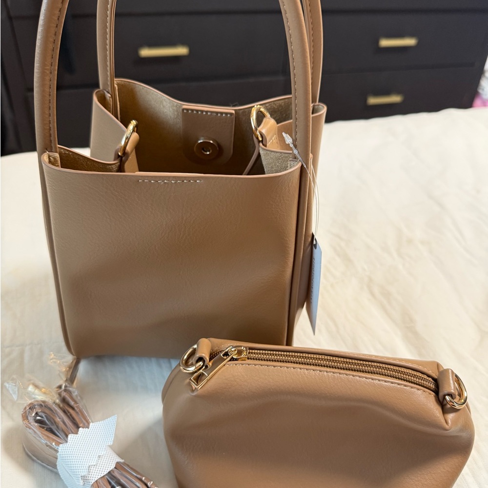 Elegant Black and Tan Women's Handbag Set - Picture 6 of 8